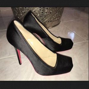 New Alexander McQueen black satin heel pumps sz 9